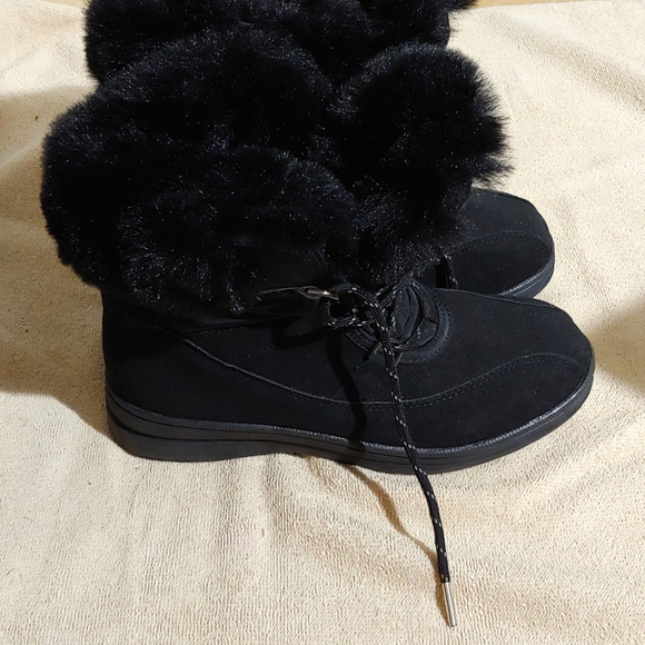 NWOT * FLOOPI * SIZE 6 * BLACK FAUX FUR/FAUX LEATHER BOOTIES * SUPER SOFT 💗 - Picture 10 of 11